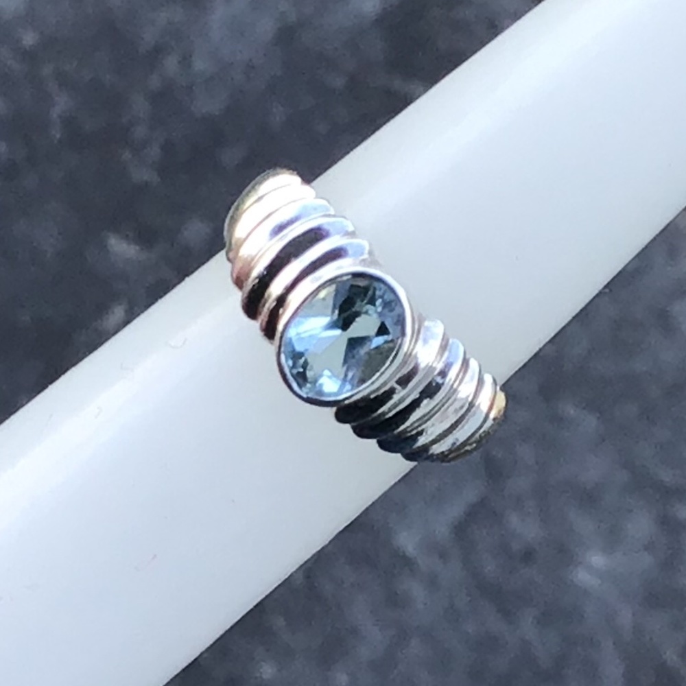 Sterling Silver Vintage Scallop Ring with Blue Gemstone 4 3/4